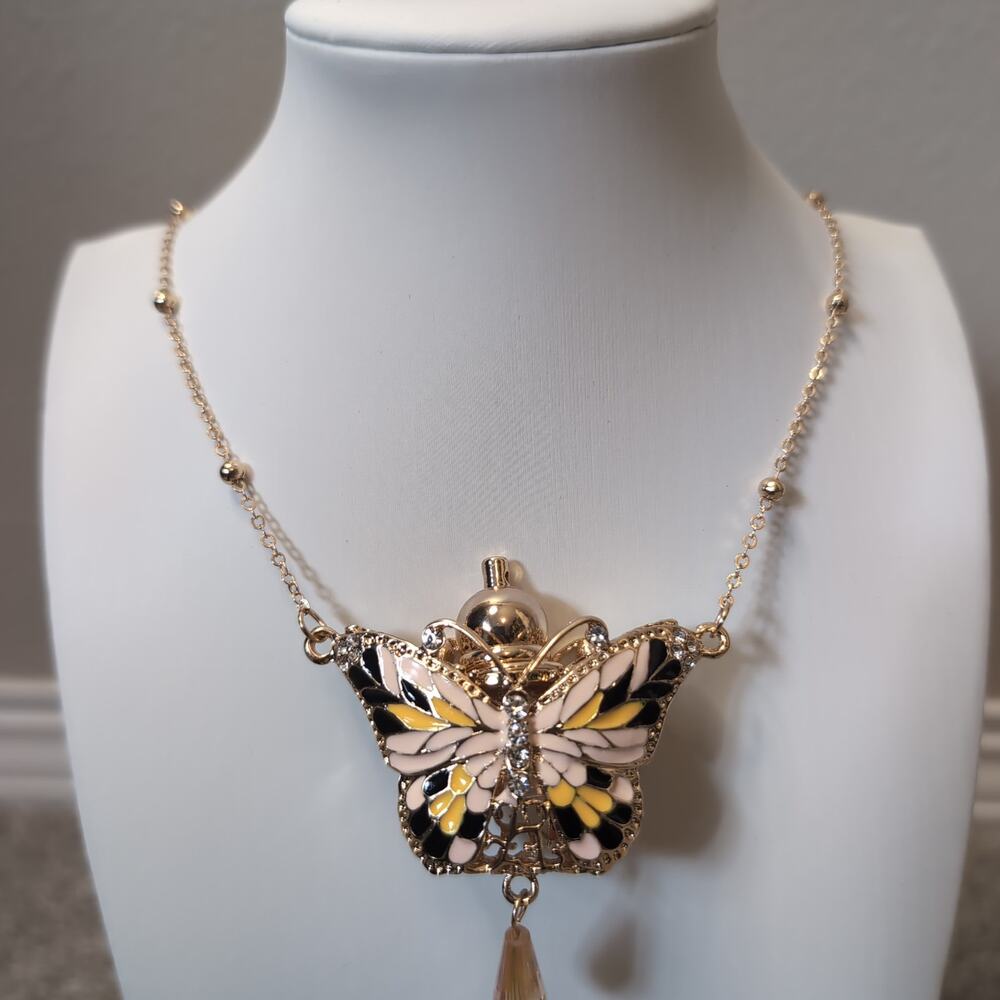 Butterfly Pendant Perfume Necklace